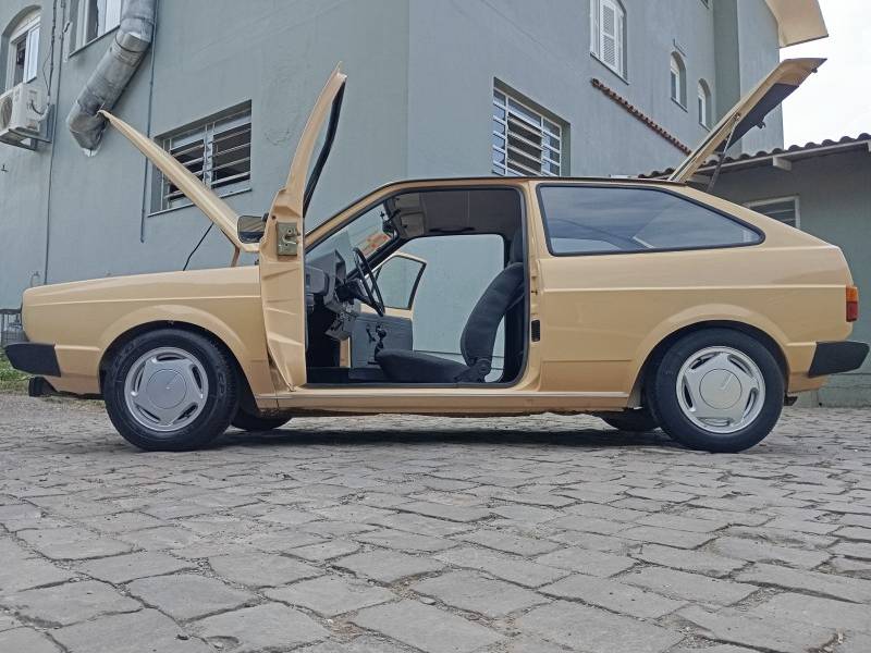 VOLKSWAGEN - GOL - 1984/1984 - Bege - R$ 28.900,00