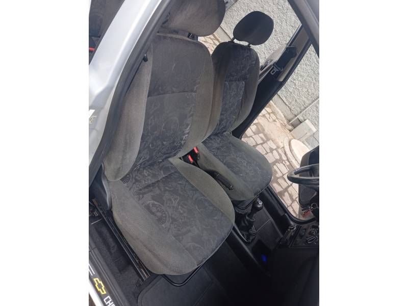 CHEVROLET - CORSA - 2002/2002 - Prata - R$ 19.900,00