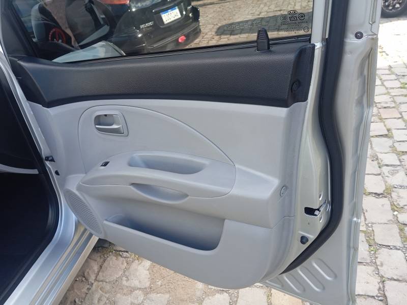 KIA MOTORS - PICANTO - 2011/2011 - Prata - R$ 29.900,00