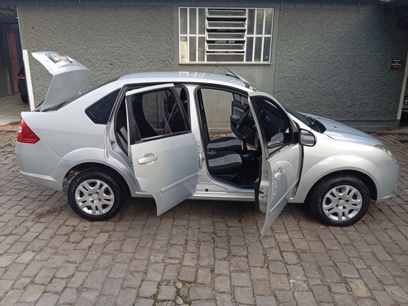 FORD - FIESTA - 2010/2010 - Prata - R$ 31.900,00