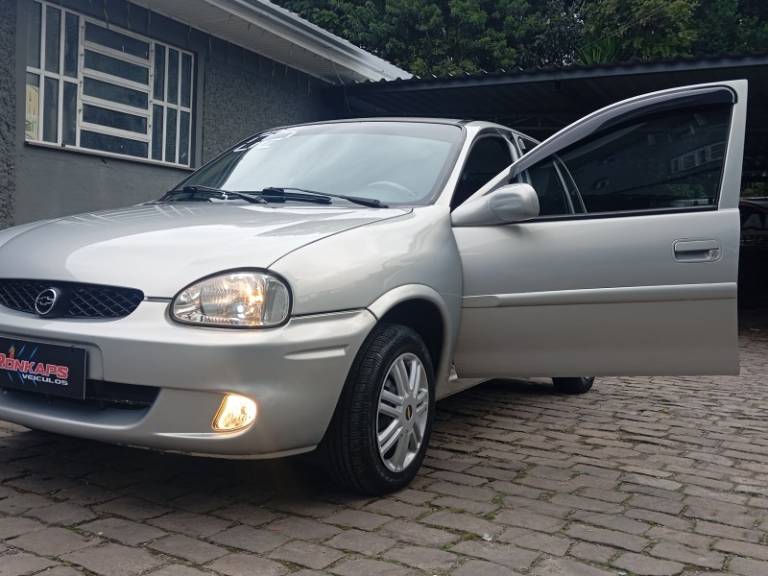 CHEVROLET - CORSA - 2002/2002 - Prata - R$ 19.900,00