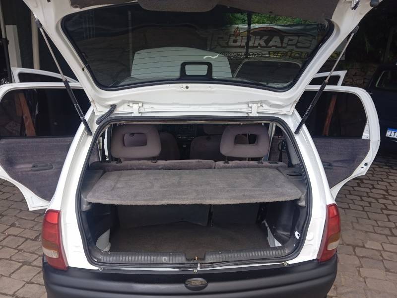 CHEVROLET - CORSA - 1996/1996 - Branca - R$ 18.900,00