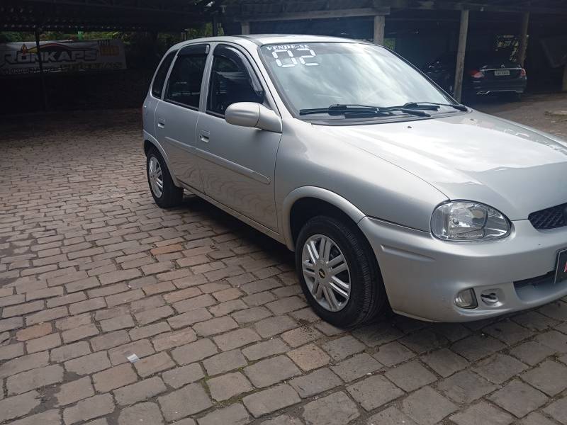 CHEVROLET - CORSA - 2002/2002 - Prata - R$ 19.900,00
