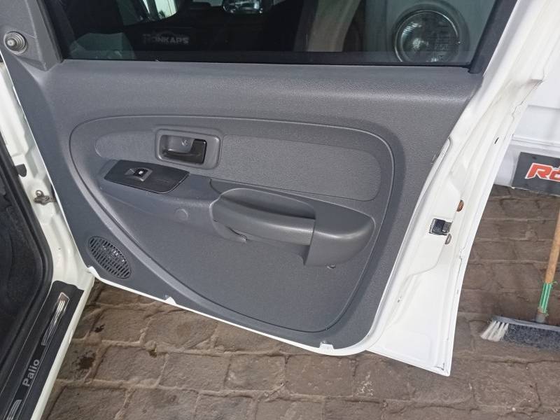 FIAT - PALIO - 2015/2015 - Branca - R$ 33.900,00