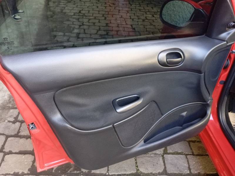 PEUGEOT - 207 - 2014/2014 - Vermelha - R$ 29.900,00