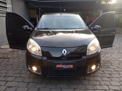 RENAULT - SANDERO - 2012/2012 - Preta - R$ 1,00