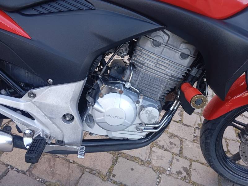 HONDA - CB 300R - 2012/2012 - Vermelha - R$ 13.900,00