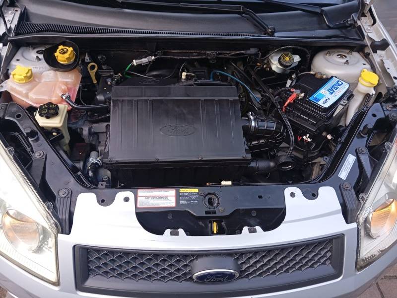 FORD - FIESTA - 2010/2010 - Prata - R$ 31.900,00