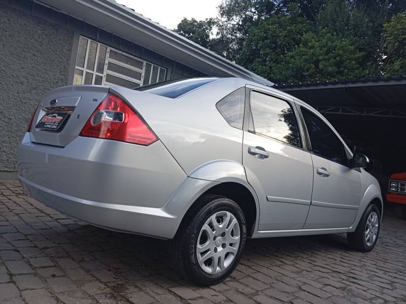FORD - FIESTA - 2010/2010 - Prata - R$ 31.900,00