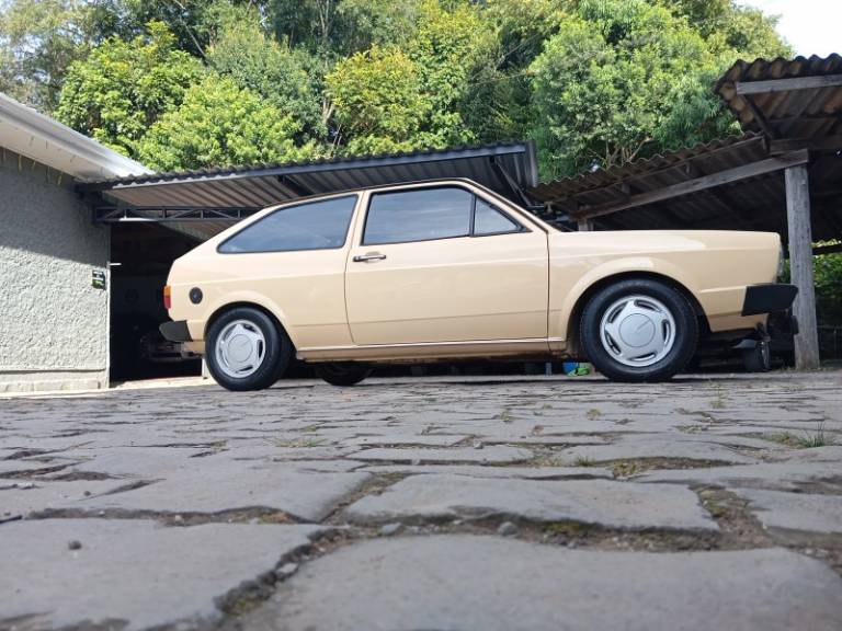 VOLKSWAGEN - GOL - 1984/1984 - Bege - R$ 28.900,00