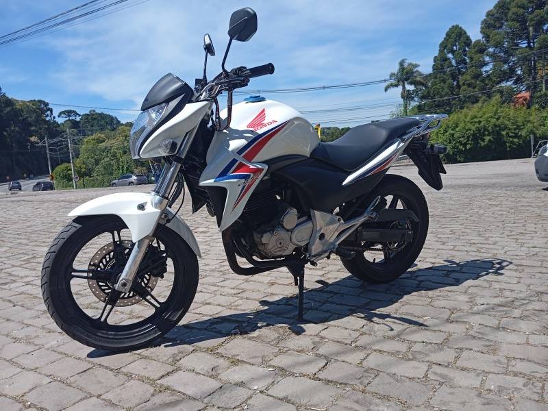 HONDA - CB 300R - 2015/2015 - Branca - R$ 17.900,00