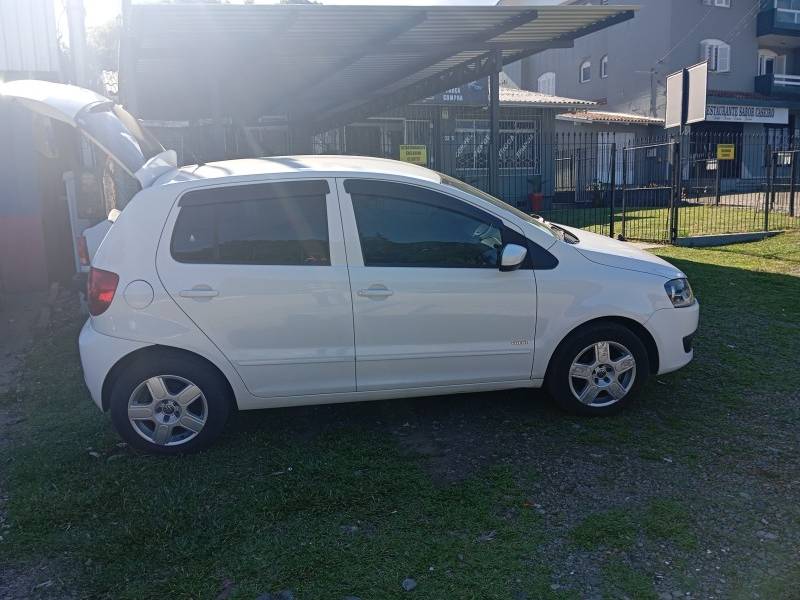 VOLKSWAGEN - FOX - 2011/2011 - Branca - R$ 31.900,00