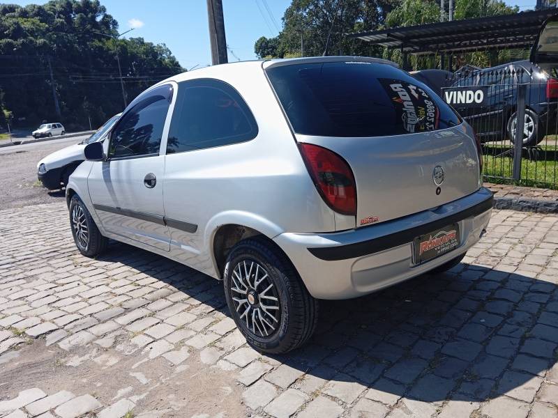 CHEVROLET - CELTA - 2002/2002 - Prata - R$ 18.900,00