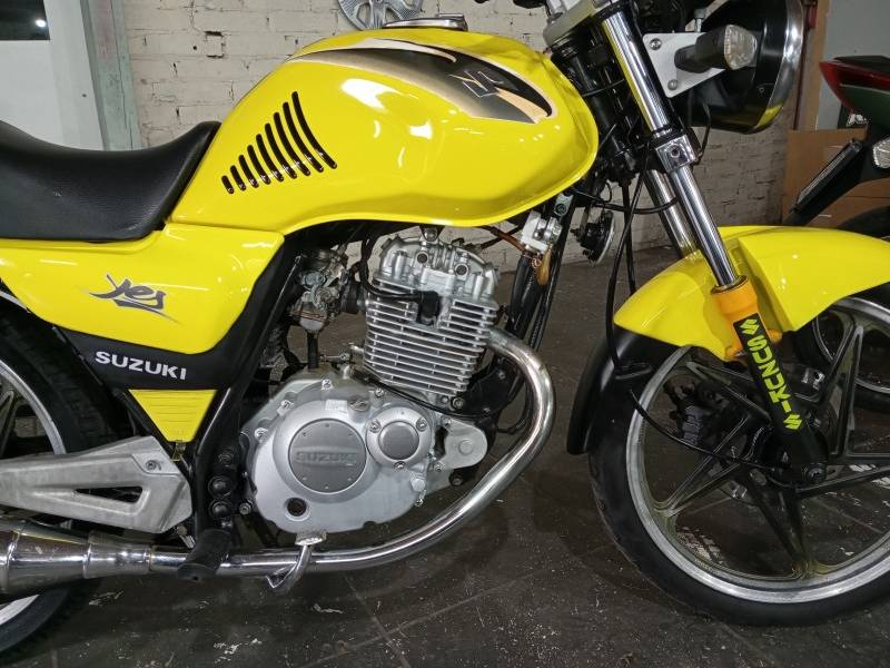 SUZUKI - YES - 2011/2011 - Amarela - R$ 7.900,00