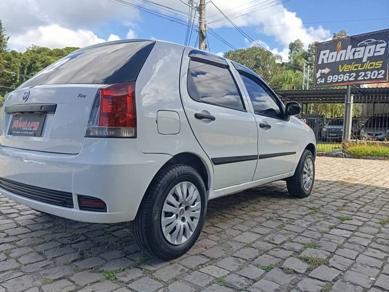 FIAT - PALIO - 2015/2015 - Branca - R$ 33.900,00