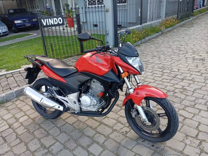 HONDA - CB 300R - 2012/2012 - Vermelha - R$ 13.900,00