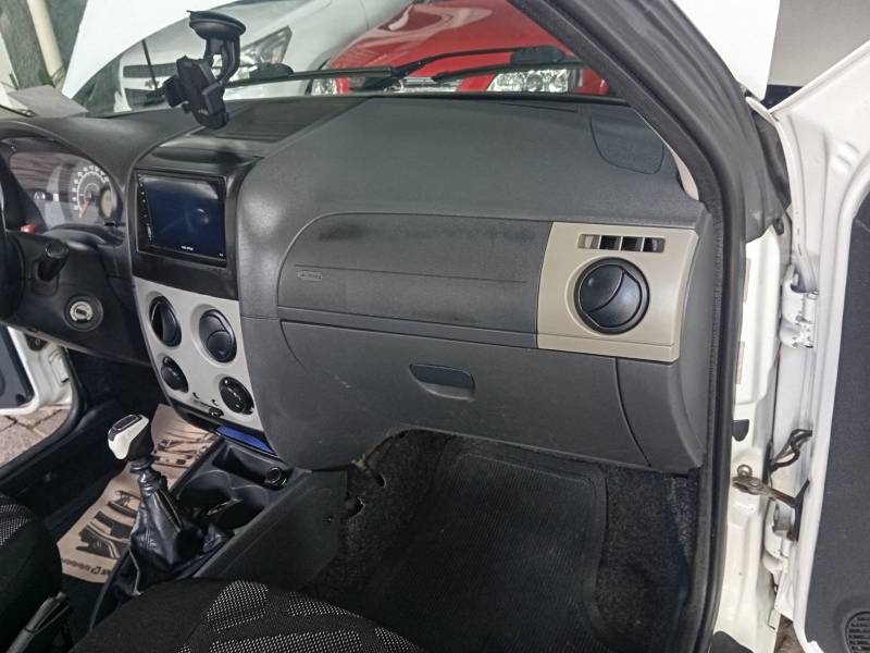 FIAT - PALIO - 2015/2015 - Branca - R$ 33.900,00