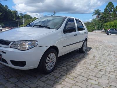 FIAT - PALIO - 2015/2015 - Branca - R$ 33.900,00