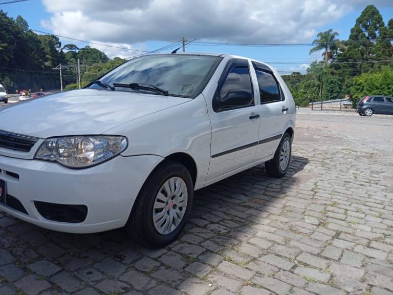 FIAT - PALIO - 2015/2015 - Branca - R$ 33.900,00