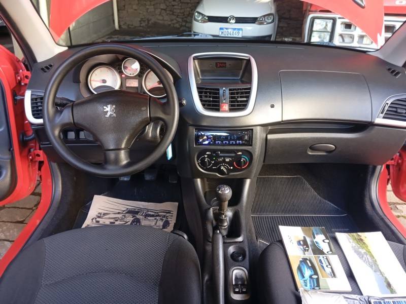 PEUGEOT - 207 - 2014/2014 - Vermelha - R$ 29.900,00