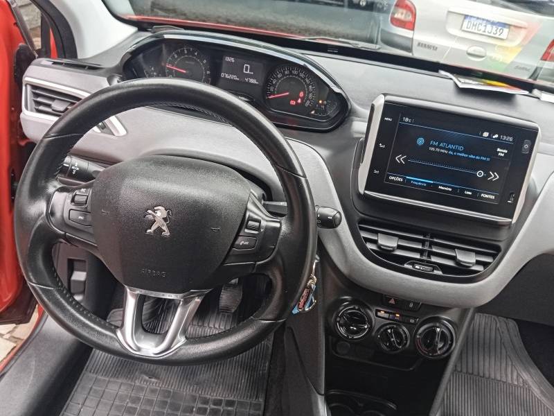 PEUGEOT - 208 - 2018/2018 - Vermelha - R$ 45.900,00