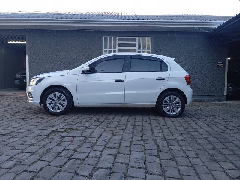 VOLKSWAGEN - GOL - 2022/2022 - Branca - R$ 61.900,00