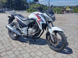 HONDA - CB 300R - 2015/2015 - Branca - R$ 17.900,00