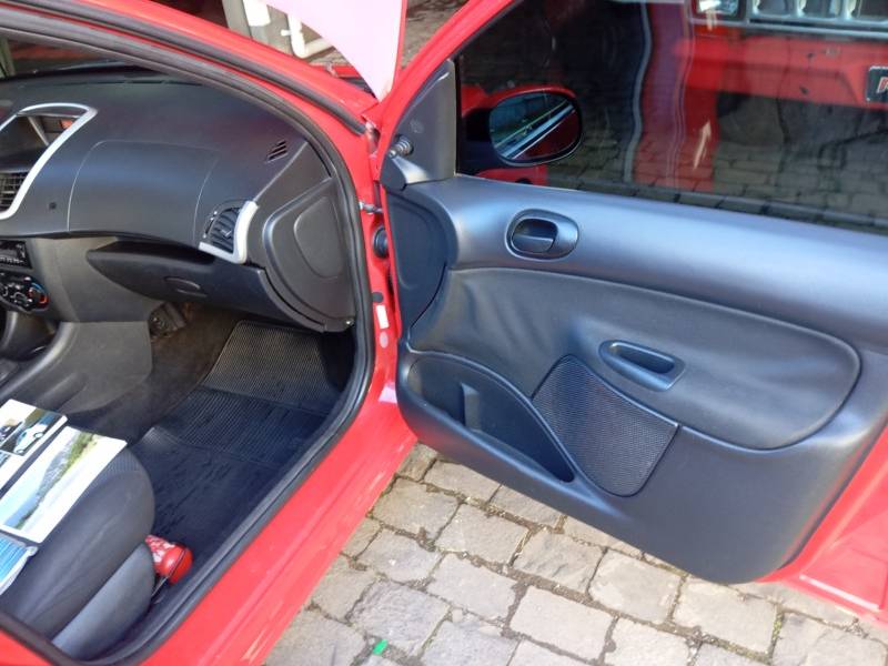 PEUGEOT - 207 - 2014/2014 - Vermelha - R$ 29.900,00