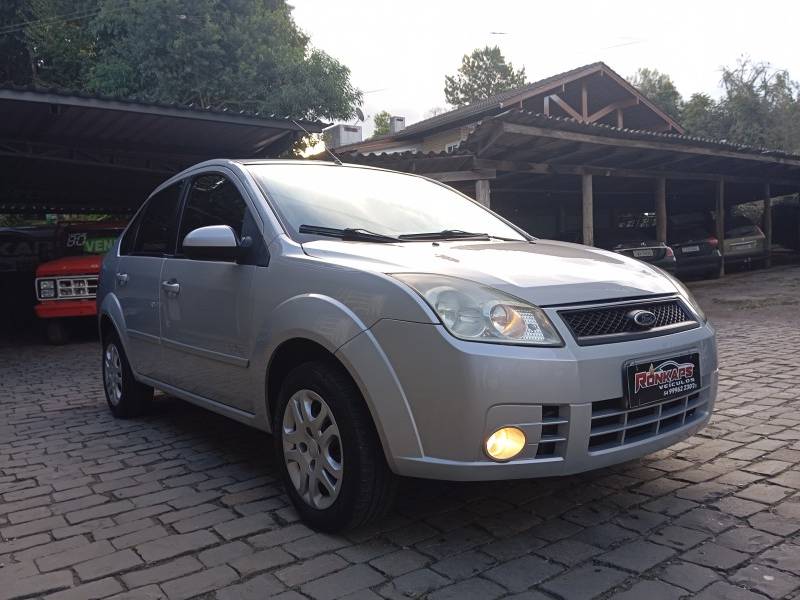 FORD - FIESTA - 2010/2010 - Prata - R$ 31.900,00