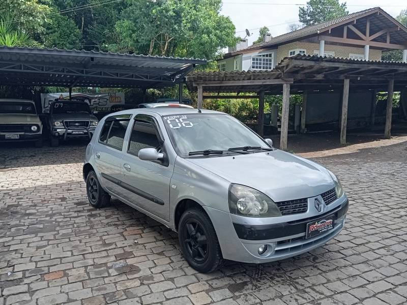 RENAULT - CLIO - 2006/2006 - Prata - R$ 19.900,00