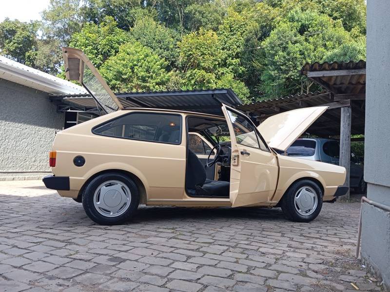 VOLKSWAGEN - GOL - 1984/1984 - Bege - R$ 28.900,00