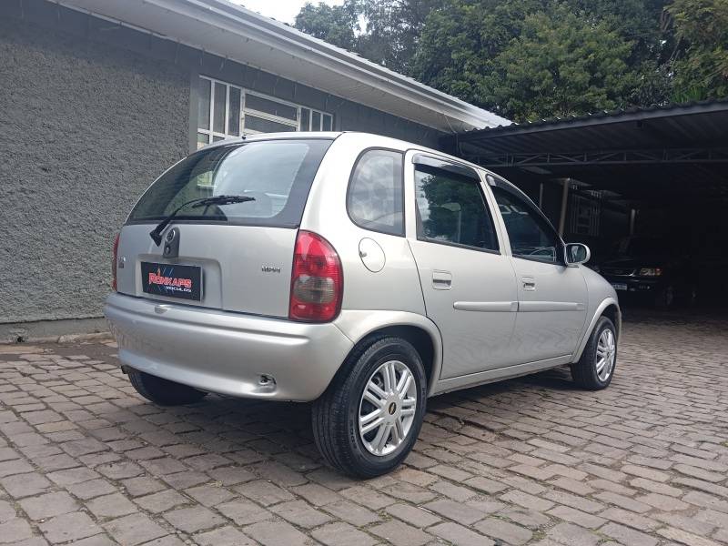 CHEVROLET - CORSA - 2002/2002 - Prata - R$ 19.900,00