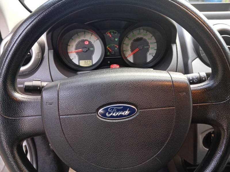 FORD - FIESTA - 2010/2010 - Prata - R$ 31.900,00