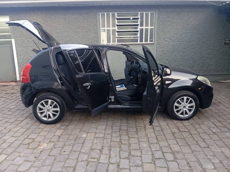 RENAULT - SANDERO - 2012/2012 - Preta - R$ 1,00
