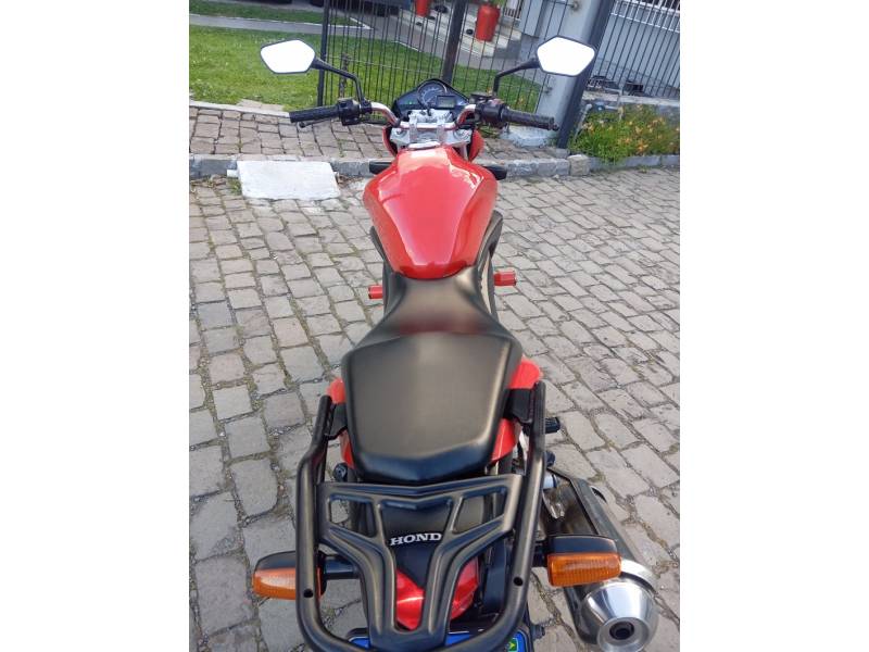 HONDA - CB 300R - 2012/2012 - Vermelha - R$ 13.900,00