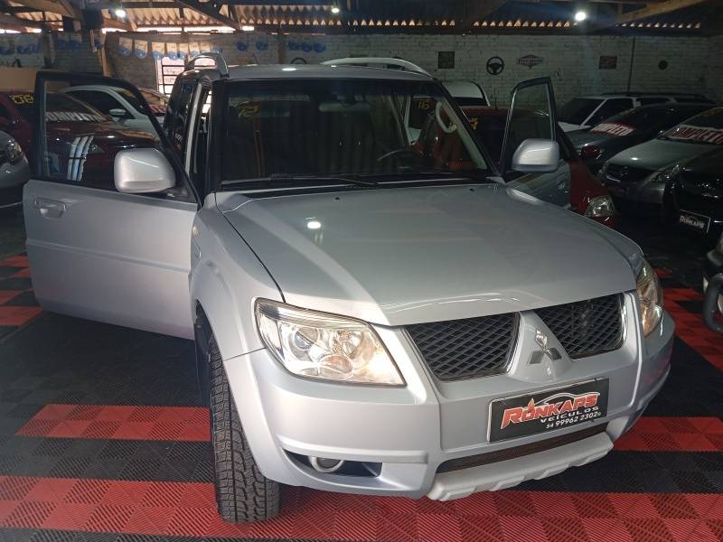 MITSUBISHI - PAJERO TR4 - 2010/2010 - Prata - R$ 59.900,00