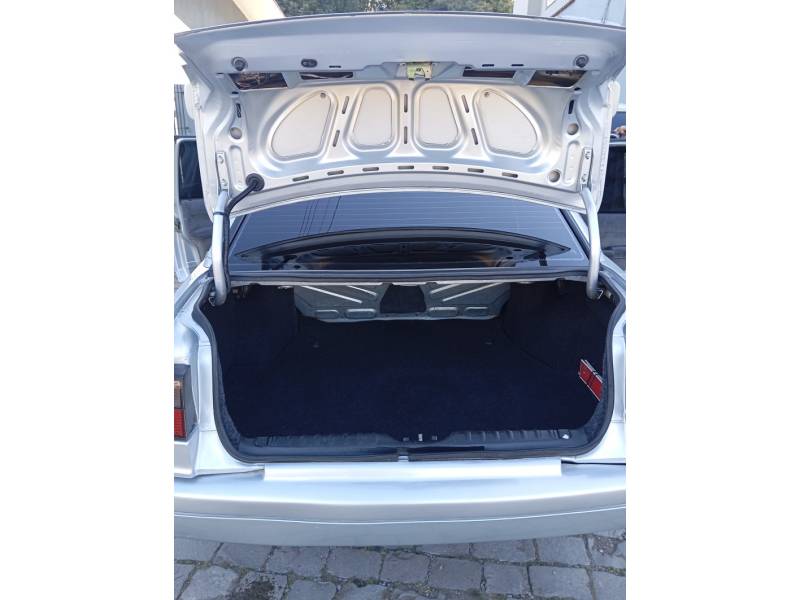 VOLKSWAGEN - SANTANA - 1996/1996 - Prata - R$ 28.900,00