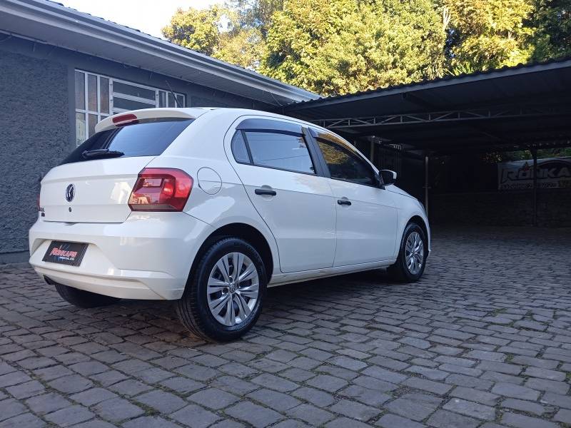 VOLKSWAGEN - GOL - 2022/2022 - Branca - R$ 61.900,00