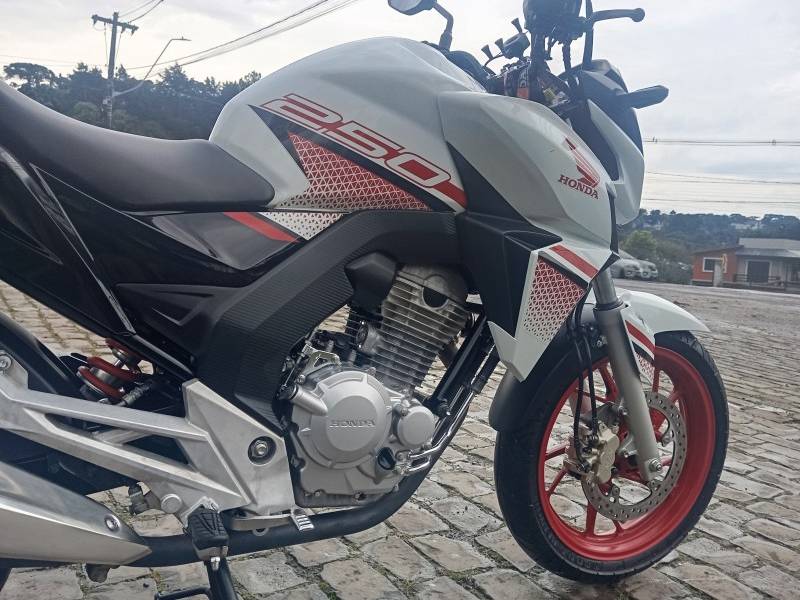 HONDA - CB 250F TWISTER - 2022/2022 - Branca - R$ 23.500,00