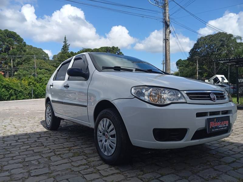 FIAT - PALIO - 2015/2015 - Branca - R$ 33.900,00
