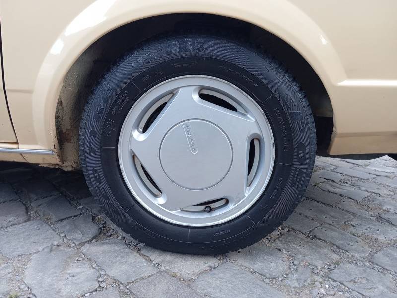 VOLKSWAGEN - GOL - 1984/1984 - Bege - R$ 28.900,00
